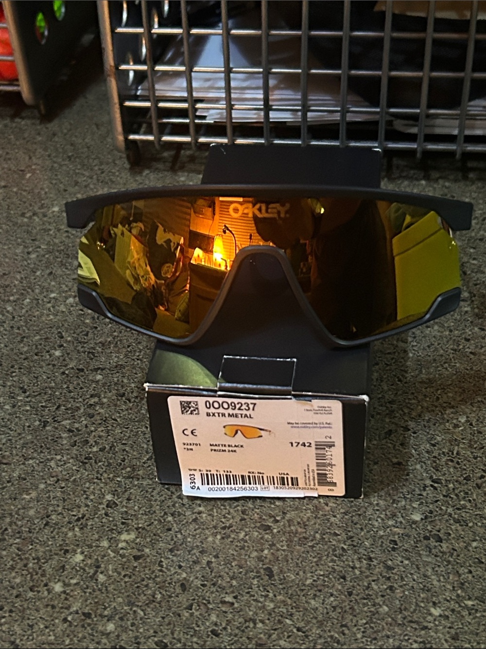 Oakley Bxtr Metal Matt blk/ Prizm Gold lens Brand New